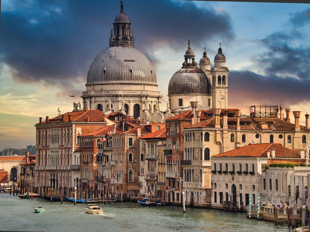 Dorsoduro Artisans Modern Art and La Fenice Evenings