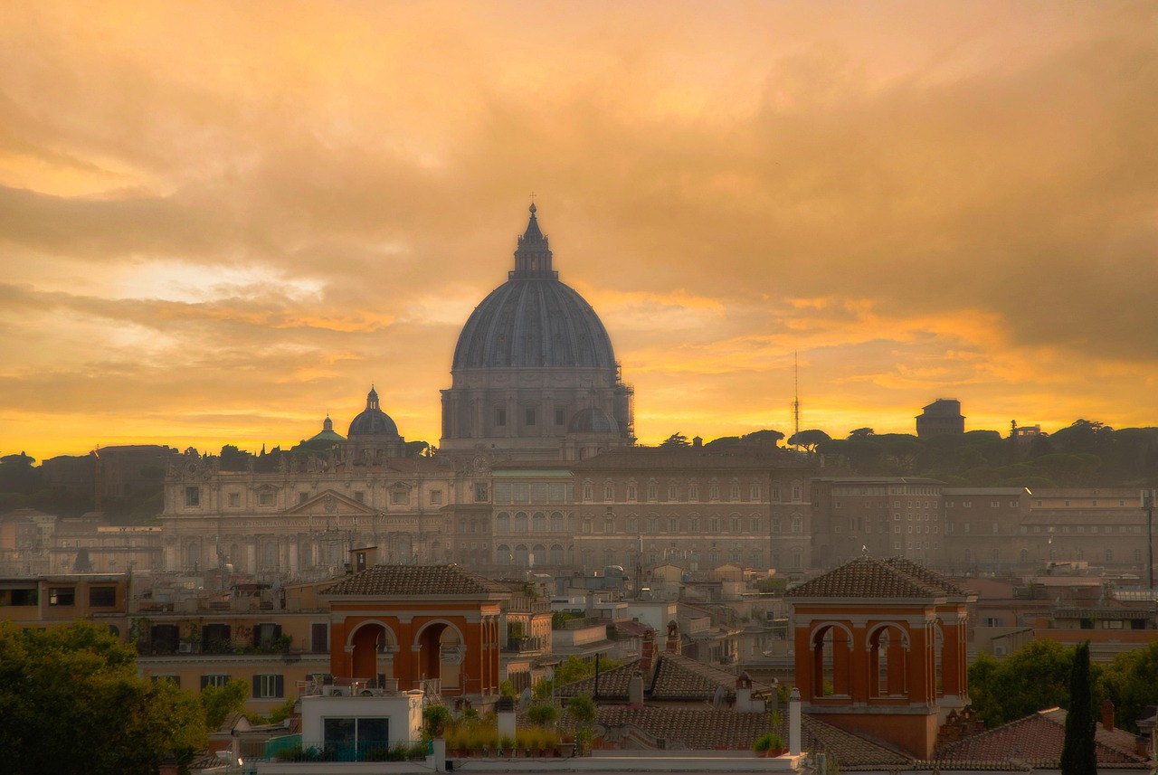 Pincio viewpoint and nearby stays to design a seamless day