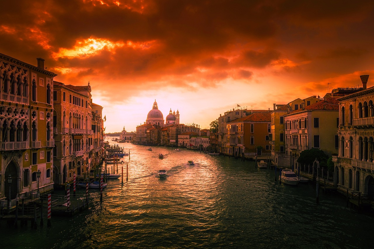 Gondola Evenings and the Grand Canal Afterglow