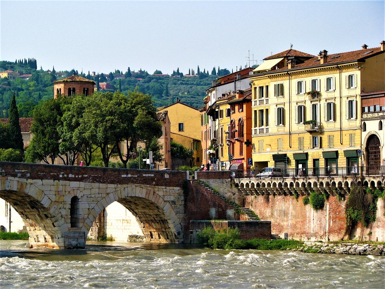 Art and history at Castelvecchio and the riverside viewpoints
