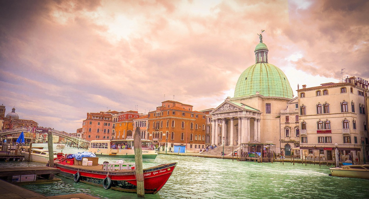 Venice Attraction Romance with a Private Gondola Tour, canals at dusk near San Marco