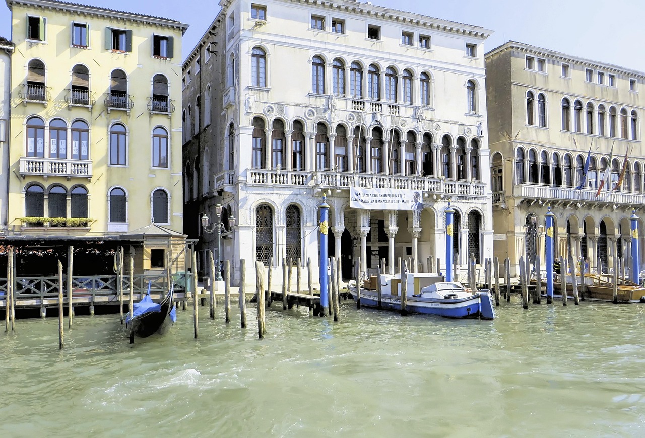 First steps into Venice and the Peggy Guggenheim Collection, arriving by the Grand Canal