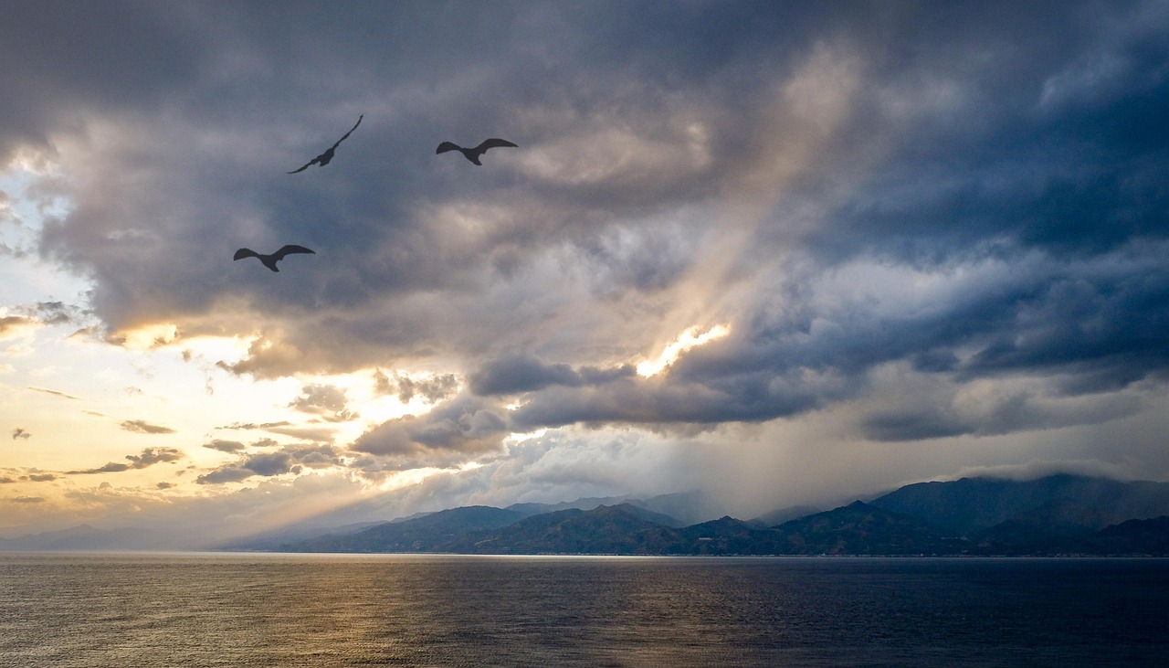 Messina Italy guide for a refined arrival with views across the Strait of Messina