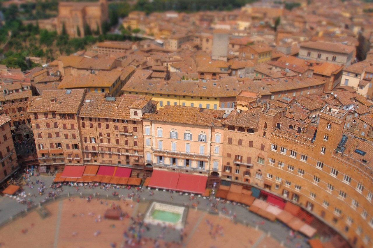 Valenza Italy town historic city centre tourist guide for a first walk