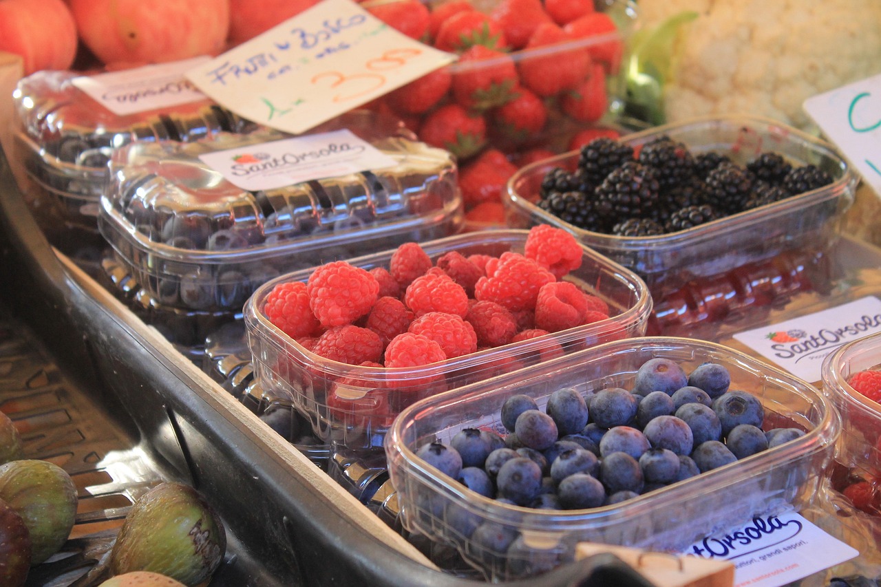 Local markets beyond Rialto in Cannaregio and Castello for a quieter Venice shopping rhythm