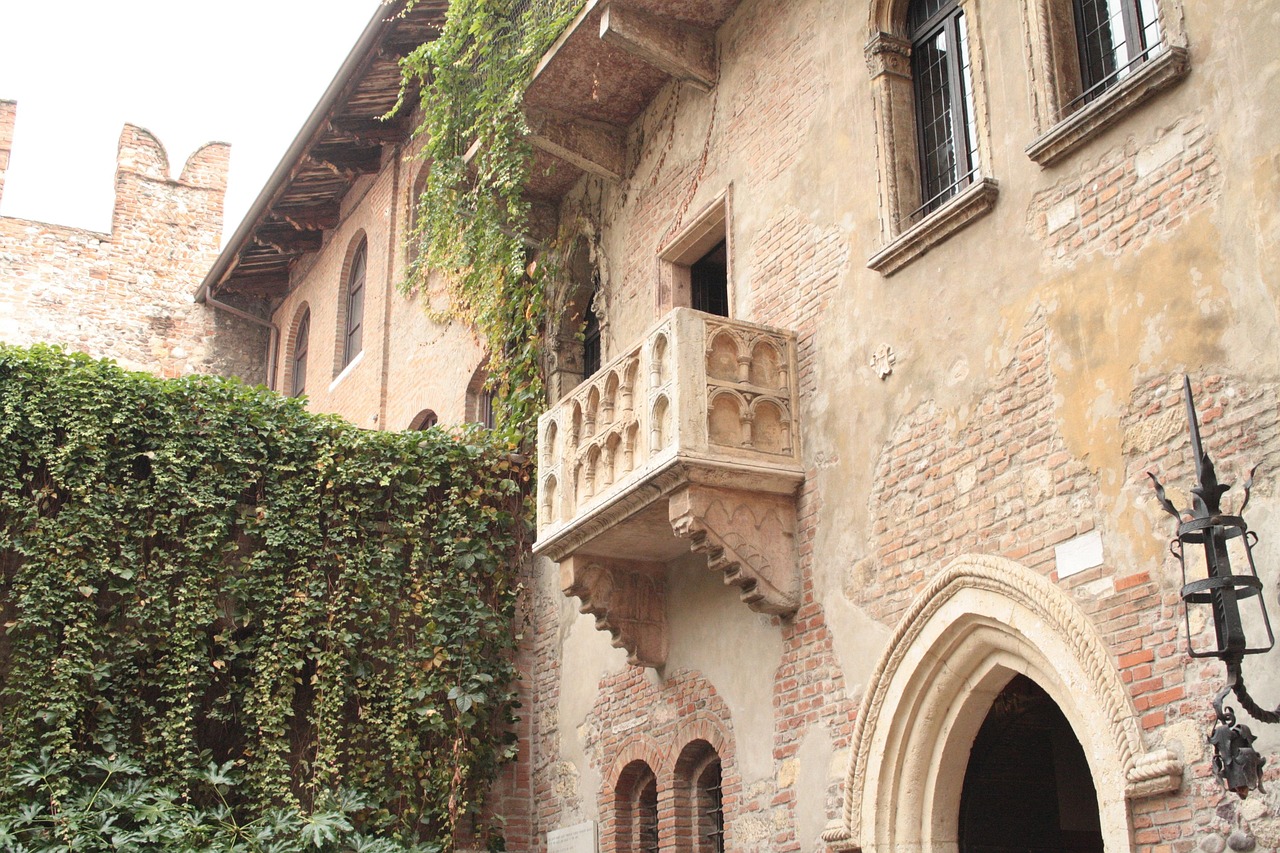 Romeo and Juliet Balcony Romantic Verona Guide with a quiet courtyard view