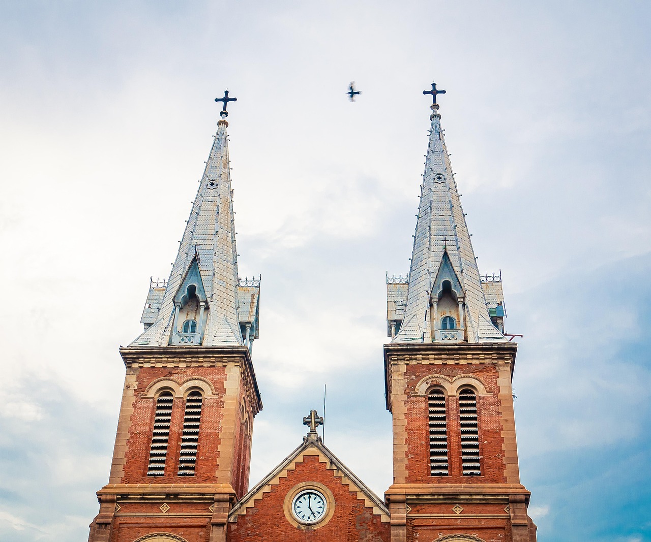 Things to Do in Saigon around District 1 icons including Notre Dame Cathedral and French-era streets