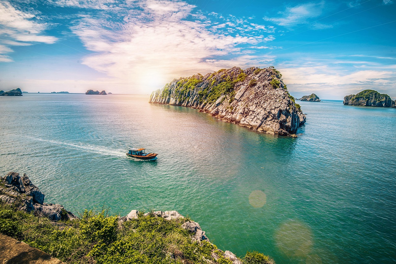 Best time to visit Lan Ha Bay and how to get there via Cat Ba Island gateway