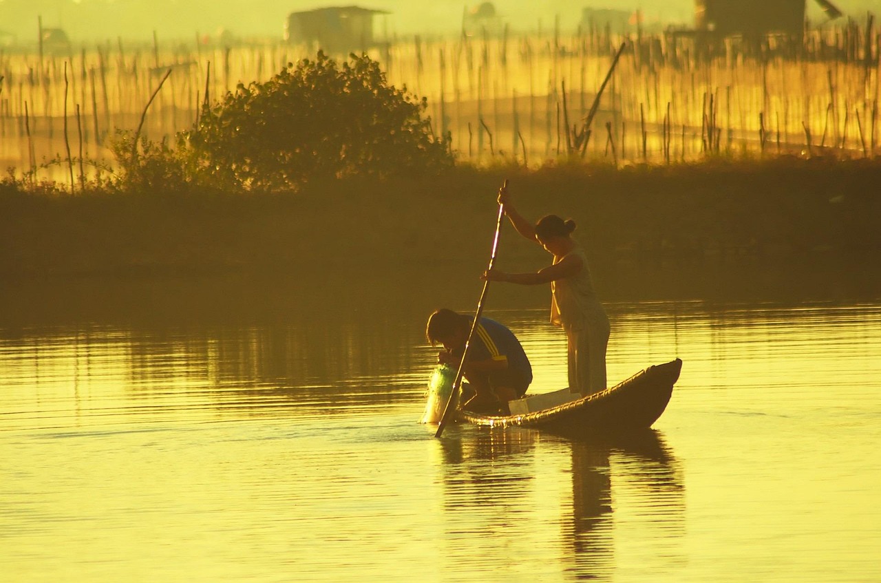 Kayaking lagoons and floating life in Lan Ha Bay activities and things to do in lan