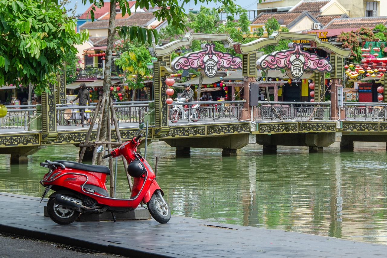 Hoi An Ancient Town walk to the Japanese Covered Bridge and heritage lanes