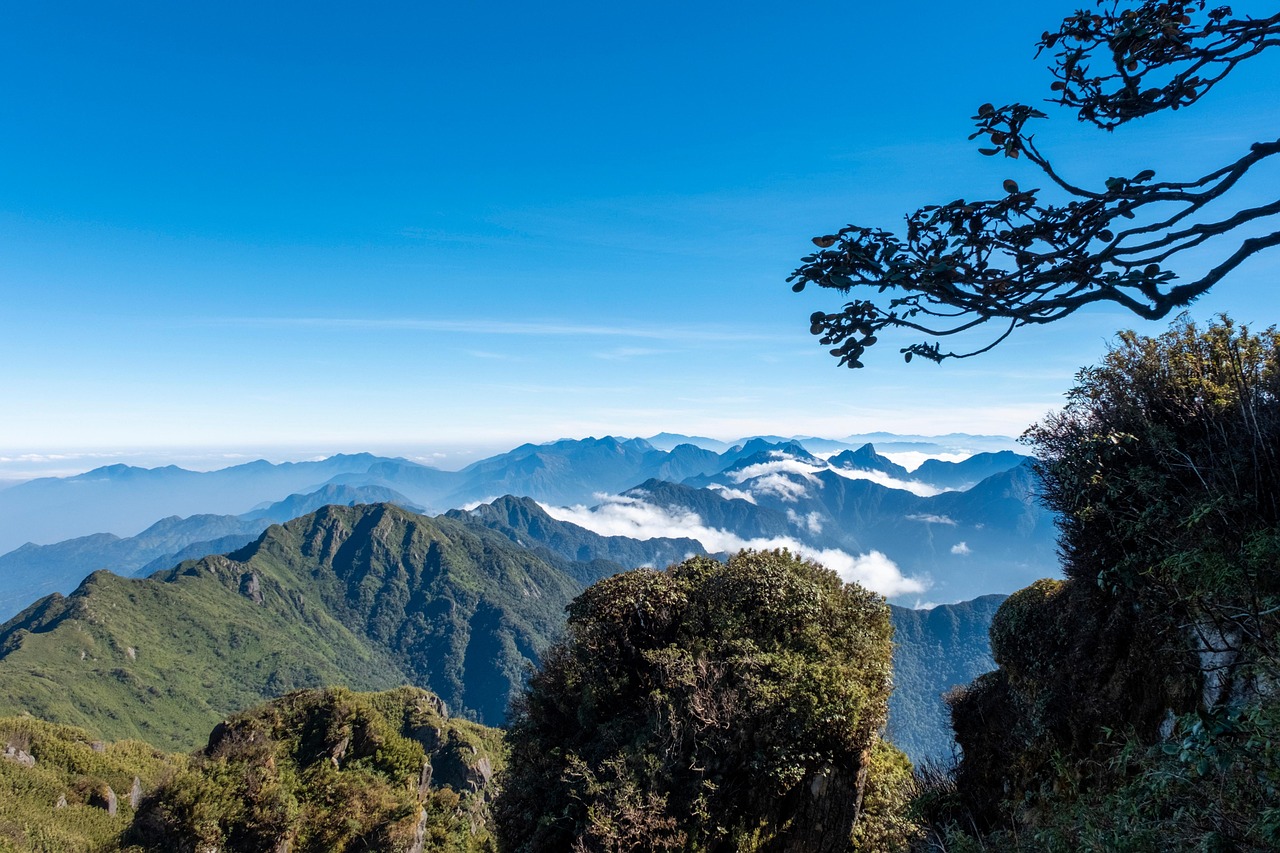 Fansipan adventure in the Hoang Lien range Roof of Indochina