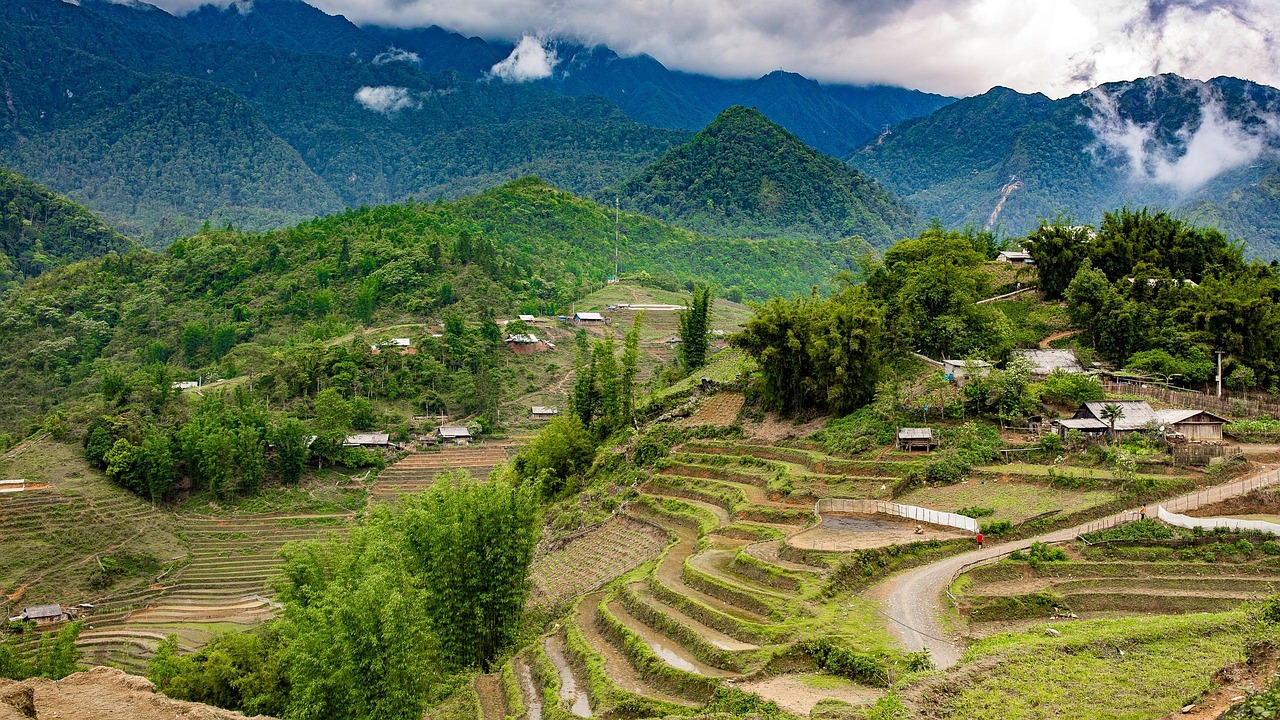 Design a seamless Sapa itinerary from Hanoi to Lao Cai with village stays