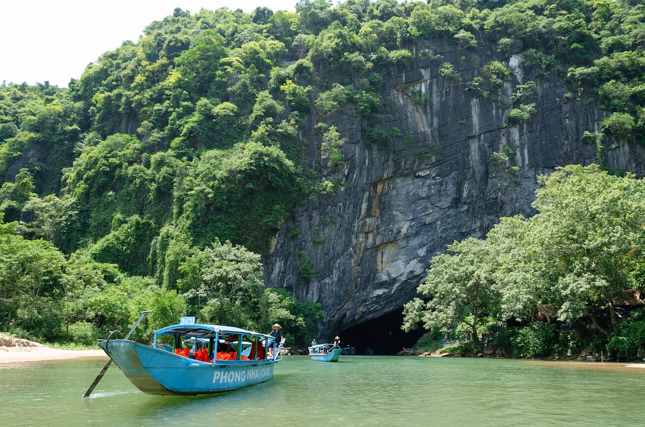 Booking the Son Doong Cave expedition with confidence for an adventure tour in Vietnam