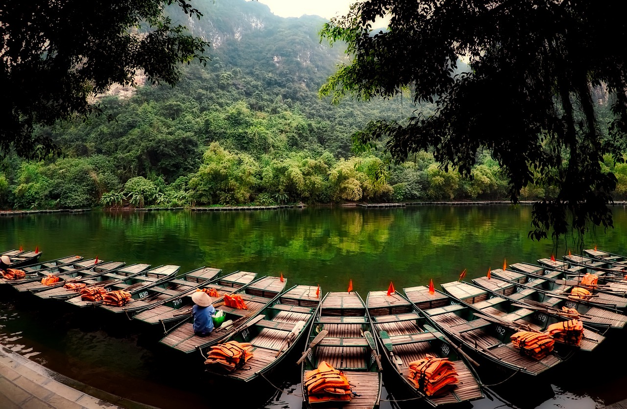 Why Vietnam’s largest caves feel like a private world in this Vietnam caves destination guide