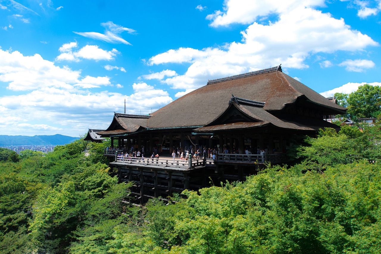 Kyoto Temples, Shrine Walks and Tea Ceremonies with Local Insight
