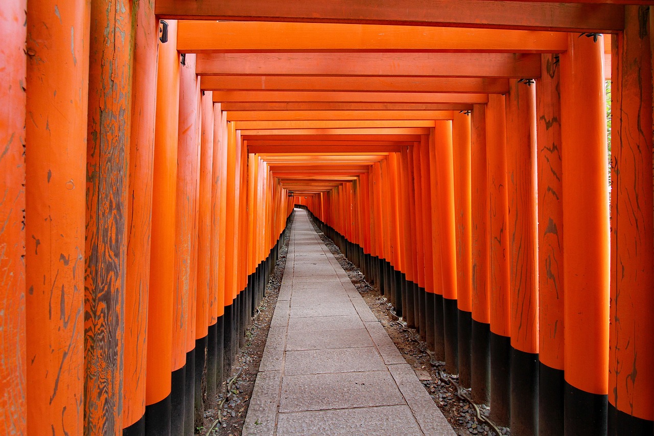 Kyoto landmark moments with shrines, art and local ritual at Fushimi Inari Taisha
