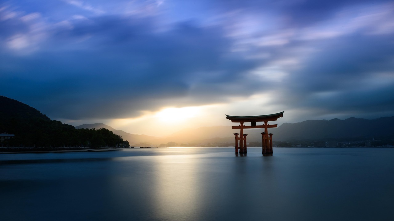 Hiroshima Peace Memorial Park private tour and Miyajima island floating torii gate