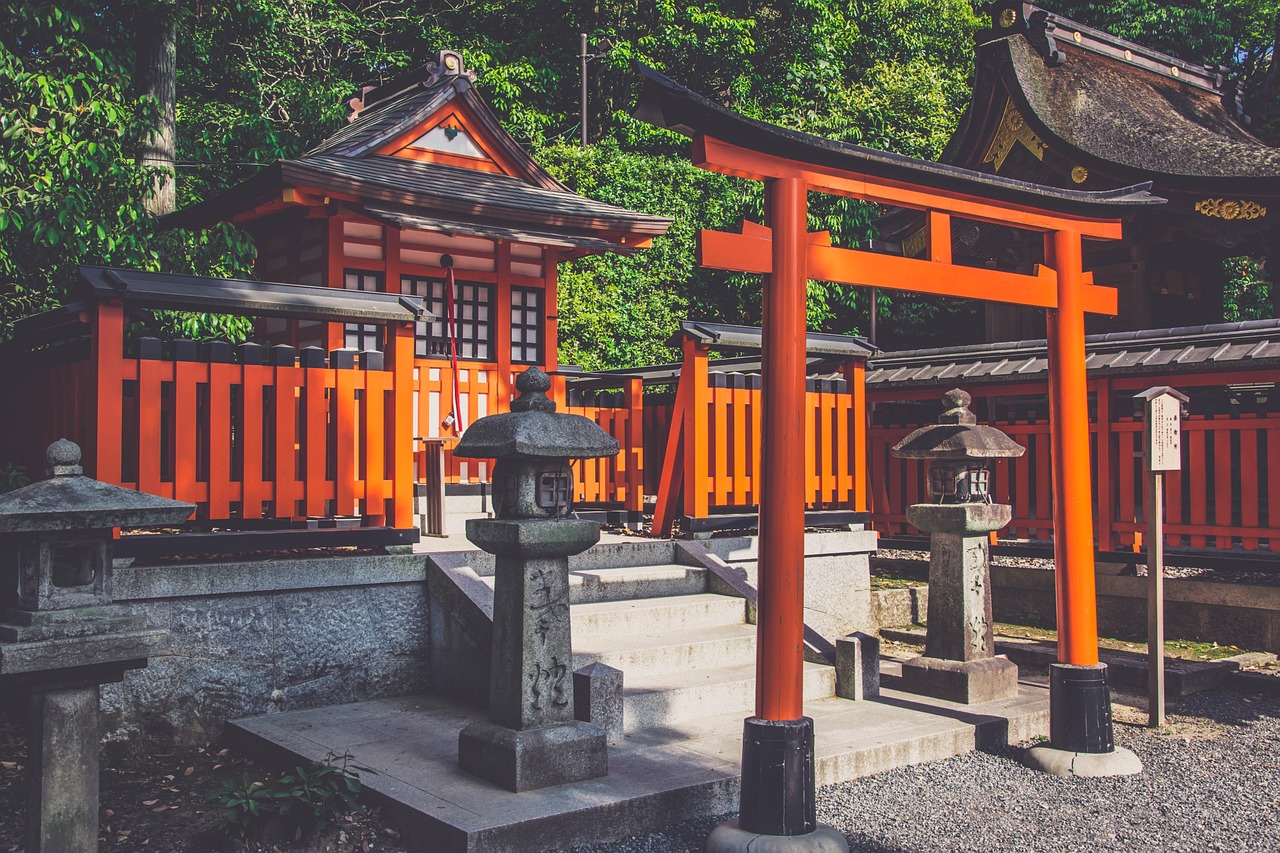 Kyoto temples and shrines in Higashiyama and Arashiyama at golden hour