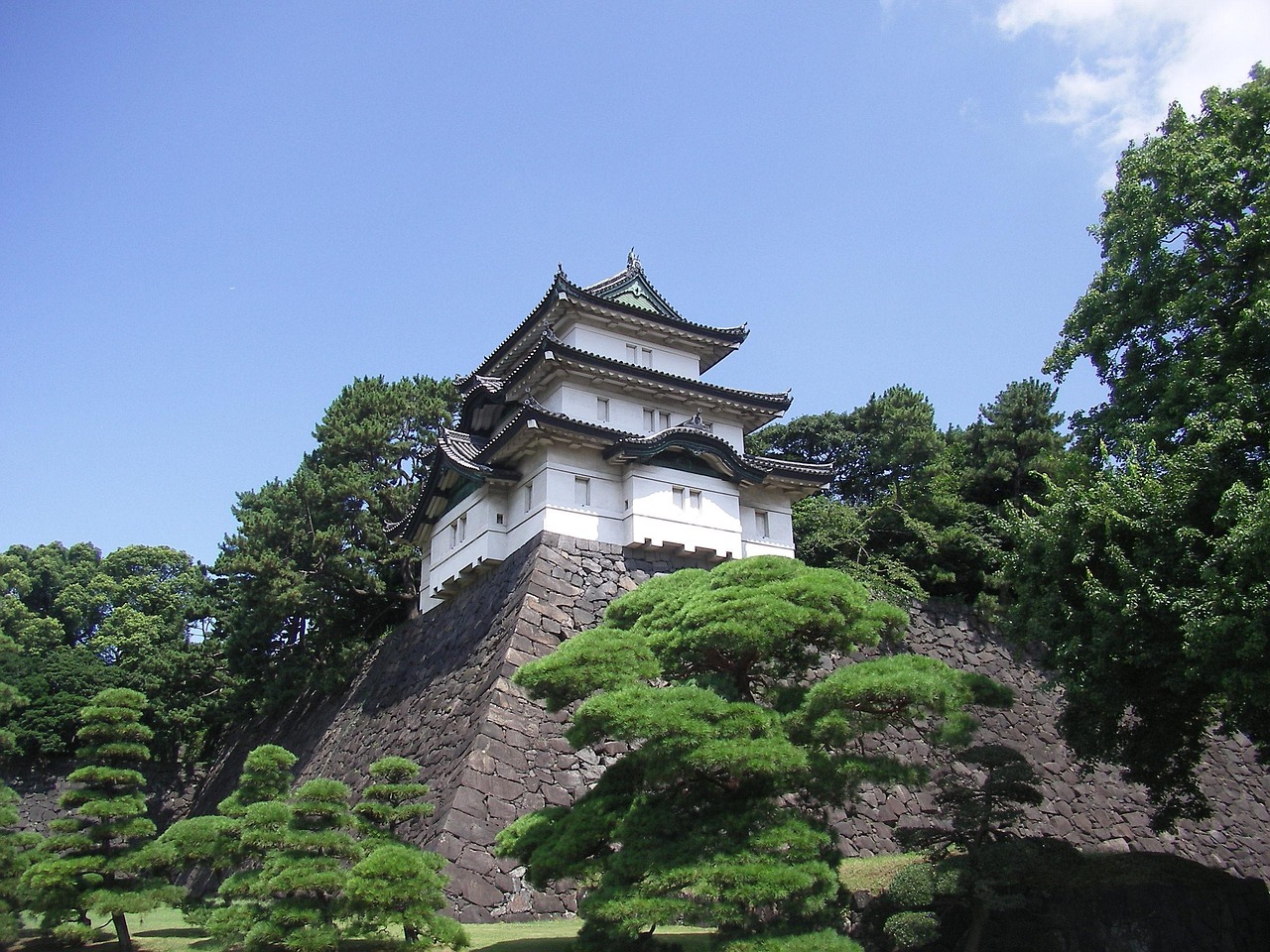 Inner Grounds Guided Tours with Imperial Household Insight near Kikyo-mon