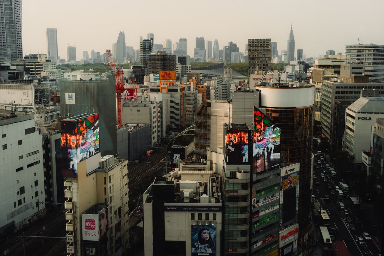 Best Shibuya Crossing view in Tokyo from Starbucks and Shibuya Scramble Square