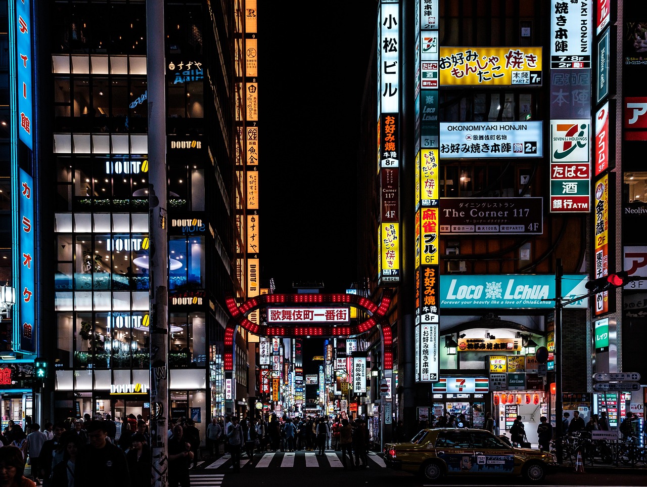 Kabukicho Nightlife Neon and the Robot Restaurant Legend in Shinjuku