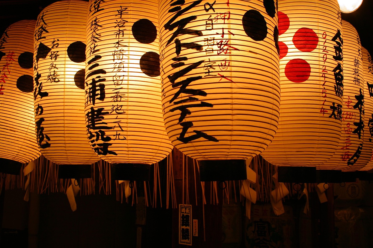 Seasonal Tokyo moments cherry blossoms and Setsubun energy at Zojoji Temple