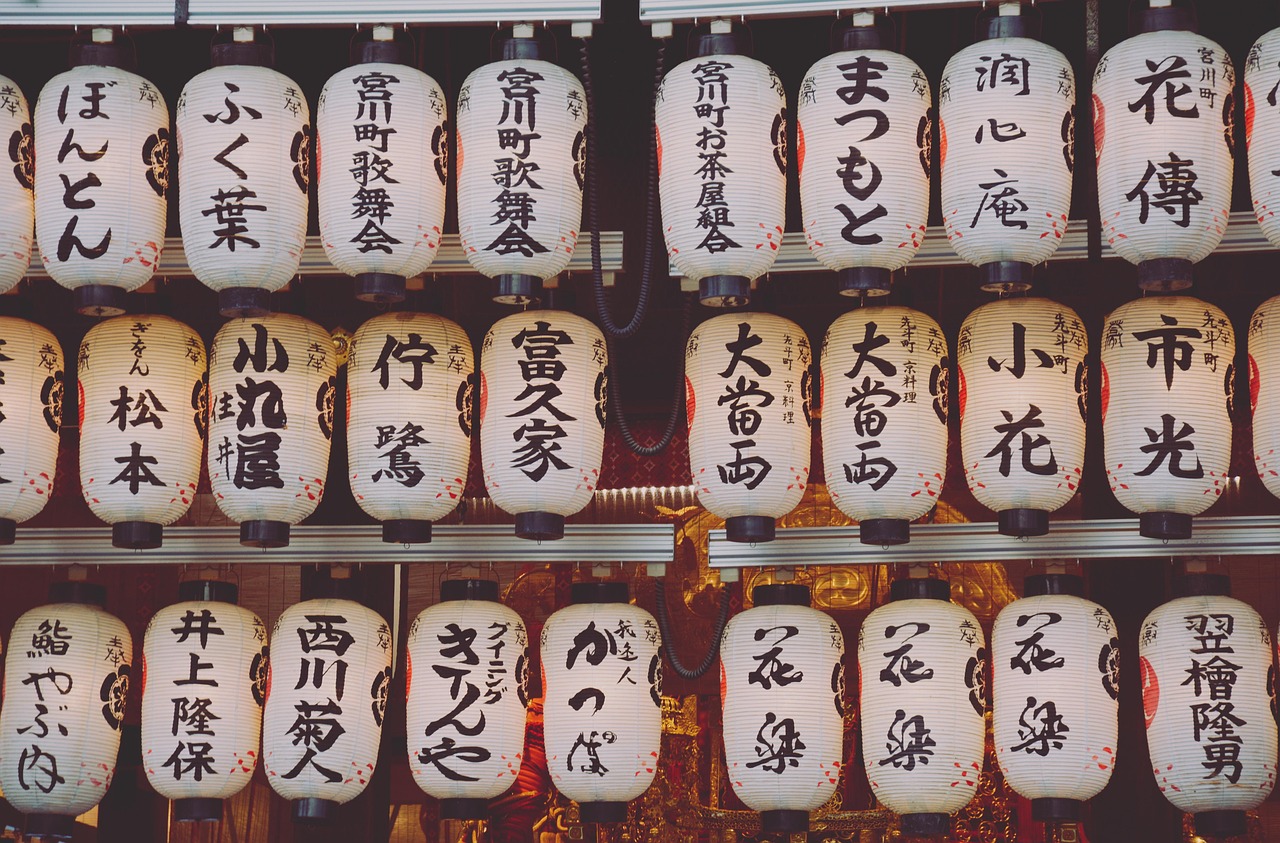 Design your visit transport etiquette and nearby cultural pairings for Zojoji Temple