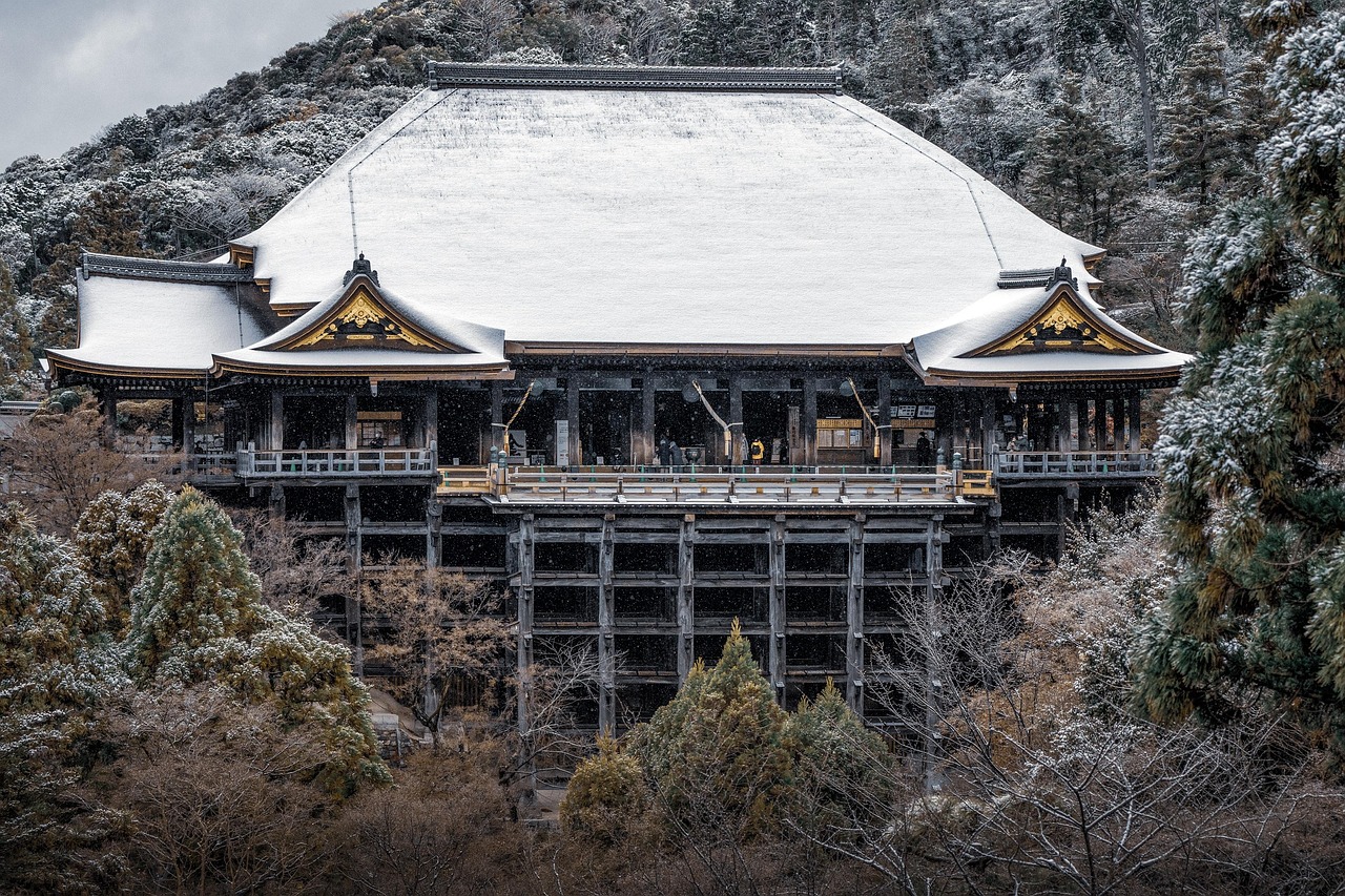 Kiyomizu-dera temple and Gion nights among shrines and temples in Kyoto