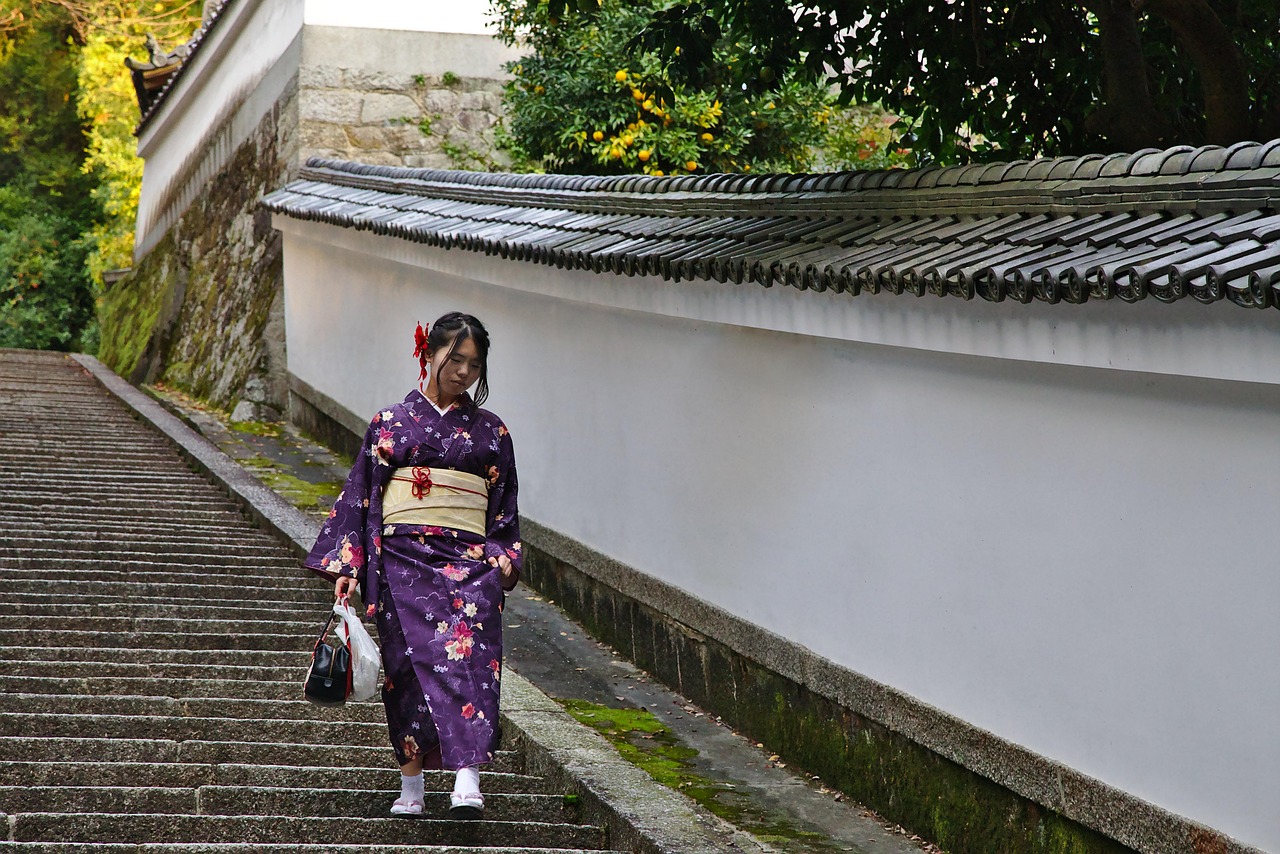 Gion Evenings and Tea Ceremonies in Kyoto for Cultural Confidence in lantern light