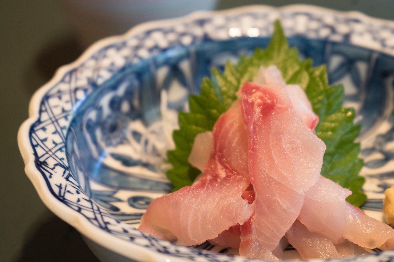 Kuromon to Counters A Local Food Tour with Expert Insight at Kuromon Ichiba Market