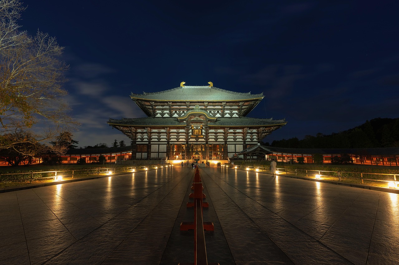 Todai-ji Temple Great Buddha Hall Nara Attraction and National Treasure