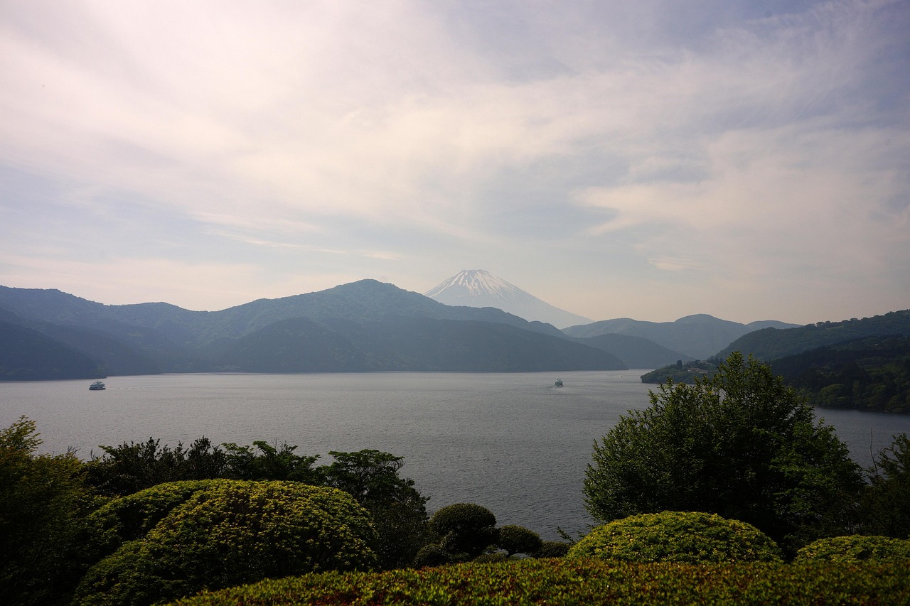 Hakone day trip from Odawara with hot springs