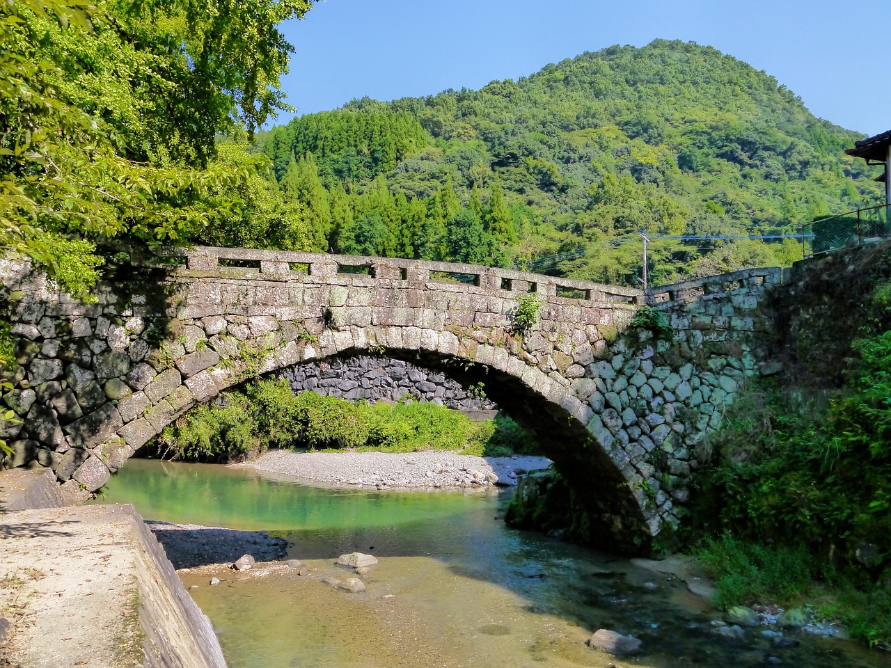 Design a seamless half-day Kanazawa Castle adventure