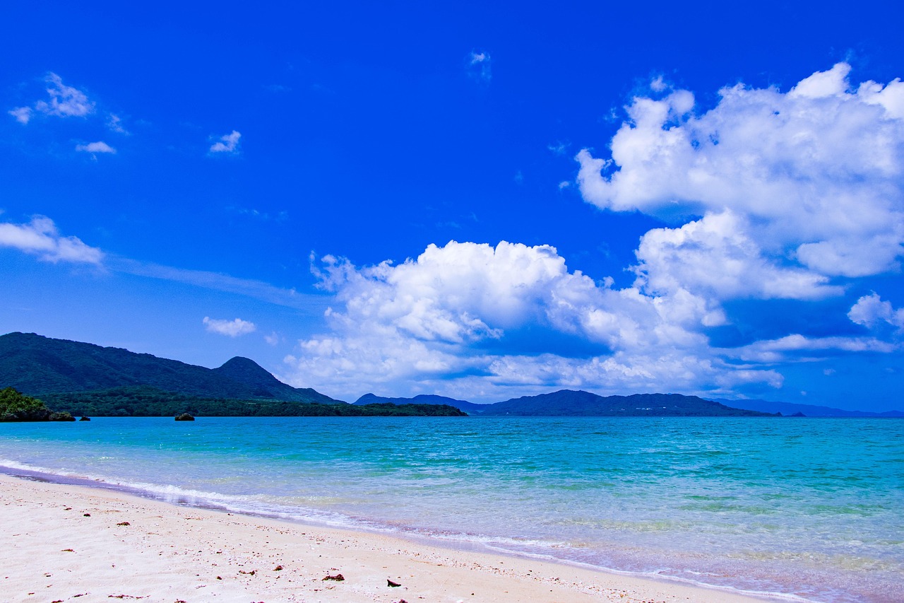 Island-Hopping Okinawa Ishigaki Island Kabira Bay and Miyako for resort calm