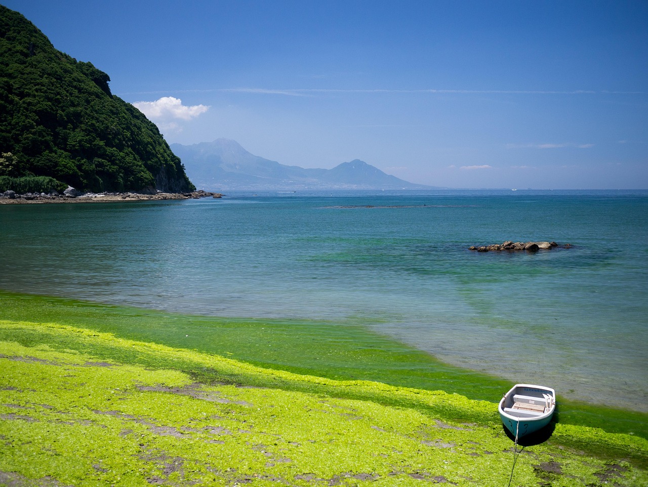 Kyushu onsens Beppu sand bath and Yufuin serenity with volcanic landscape atmosphere