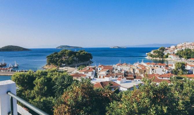 8-Day Athens & Mykonos through The Eyes Of A Local