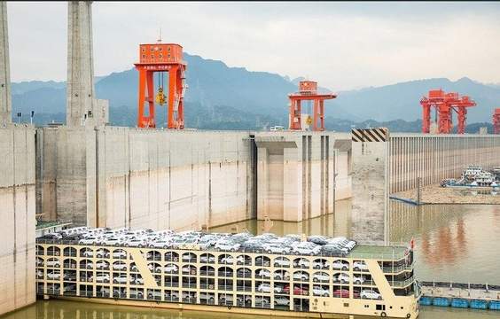 Visit Three Gorges Dam before Train to Shanghai
