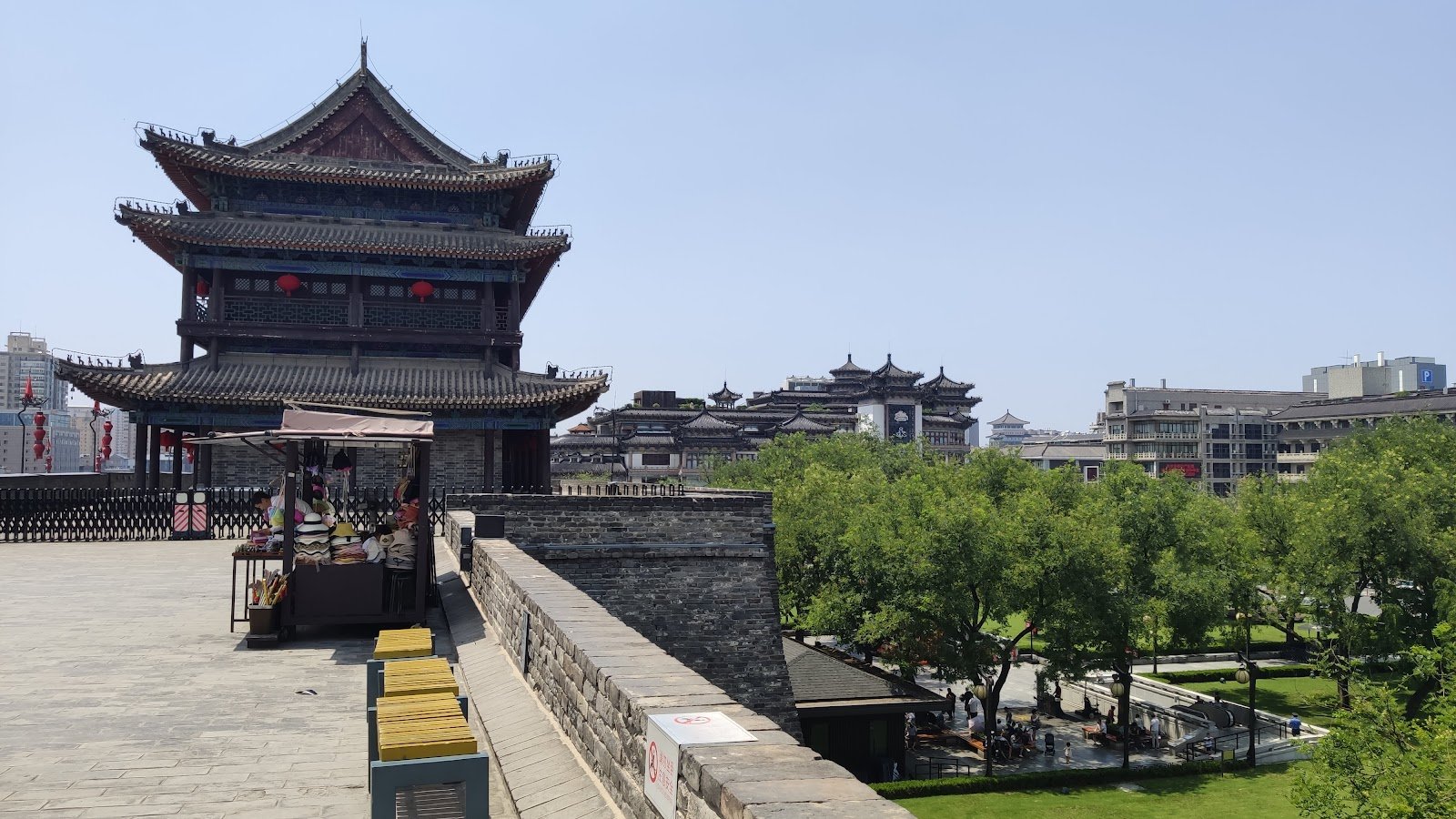 Taste Local Snacks before the Train to Xi’an