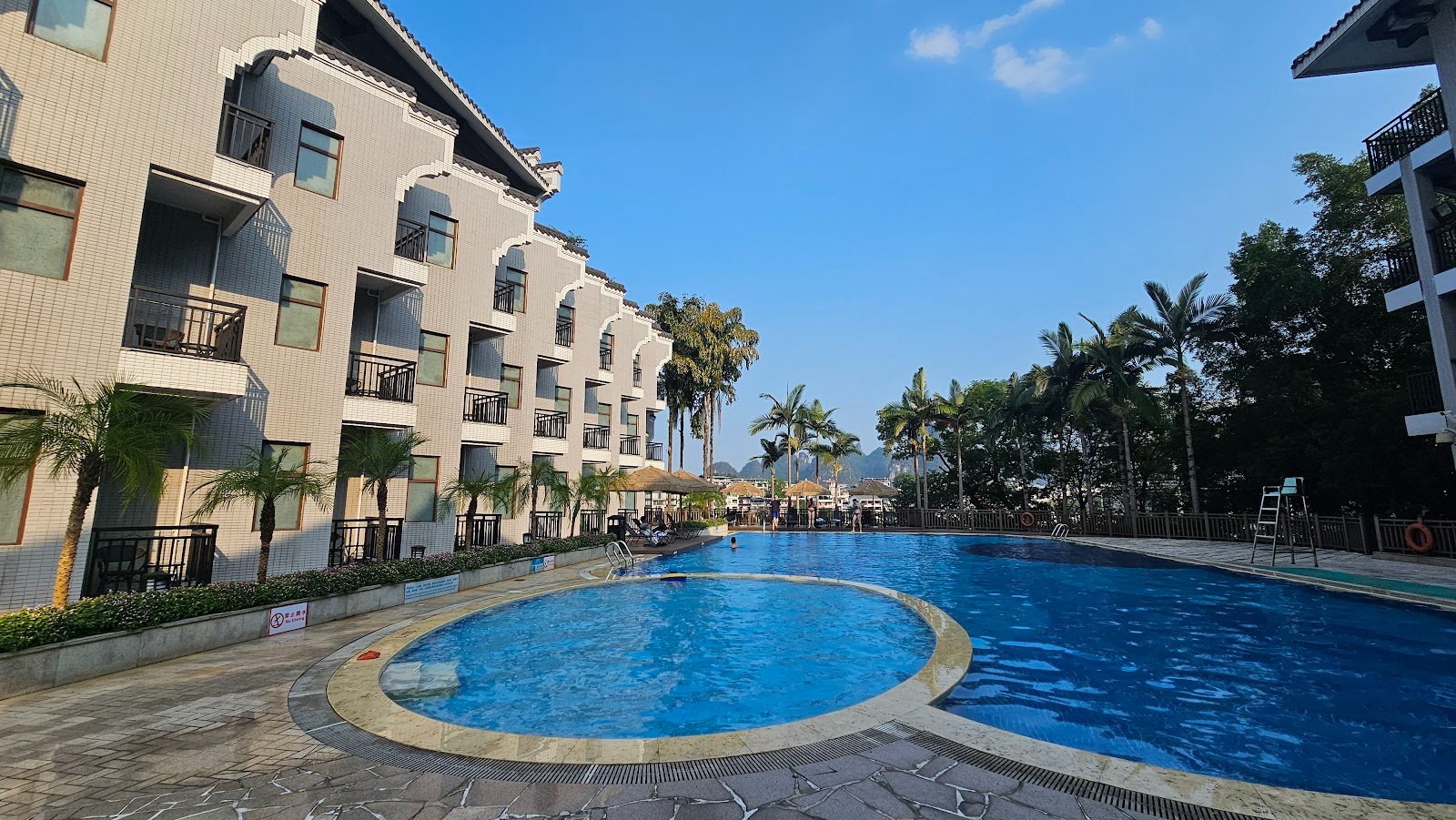 Li River Cruise and West Street Stroll