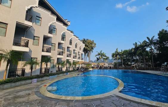 Li River Cruise and West Street Stroll