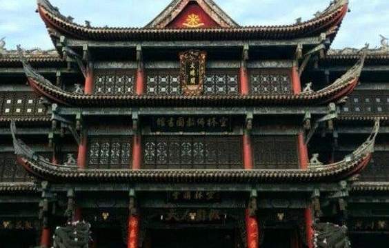 Meet Pandas and Savor Sichuan Hotpot