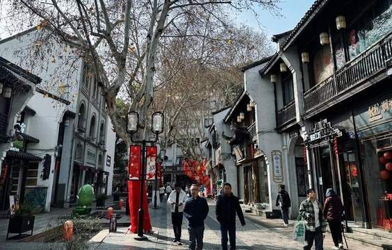 From Huangshan to Hangzhou: Heritage Streets and West Lake Serenity