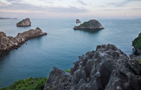 Travel to Halong Bay & Day One of UniCharm Cruise